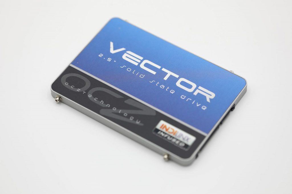 OCZ Vector 2,5-Zoll-SSD mit blau-schwarzem Gehäuse und INDLINX-Logo – Symbolbild für OCZ SSD Datenrettung.